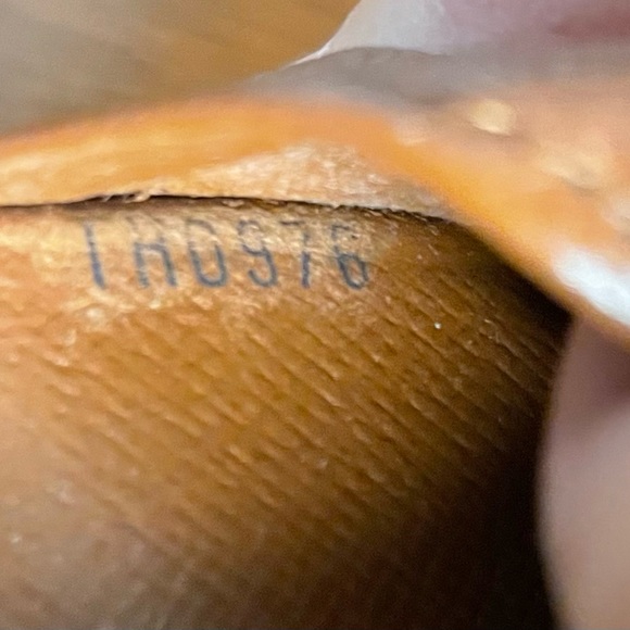 Clearance!  Authentic Louise Vuitton Wallet TH0976 - Picture 8 of 15